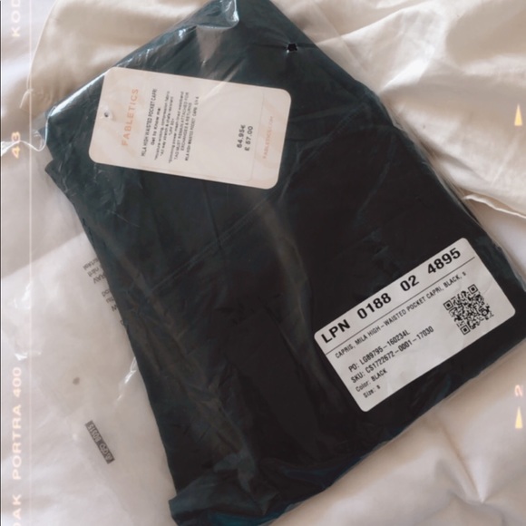 NWT Fabletics On-the-go high-waisted Capri - Picture 6 of 6